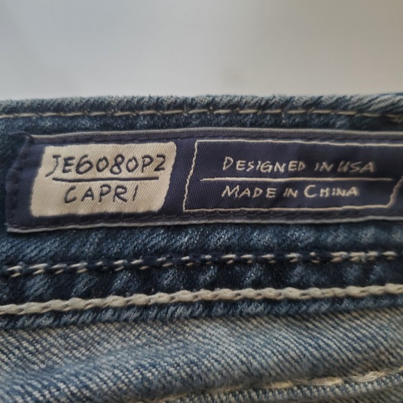 Miss Me Capri Cropped Jeans in Stretch Denim Roses Rhinestones Size 27 - Picture 6 of 14